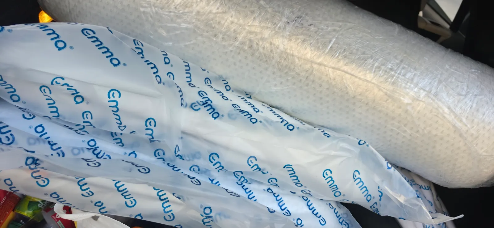 Eingerollte Emma-Matratze in Originalverpackung